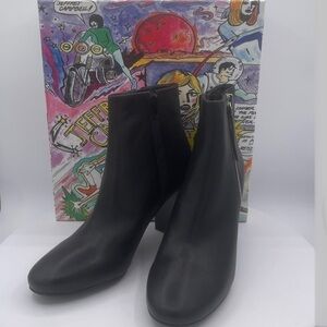 JEFFERY CAMBPELL WOMENS PRIANKA LEATHER BOOTIE, HIGHLY SOUGHT BRAND SIZE 9.5 NWT